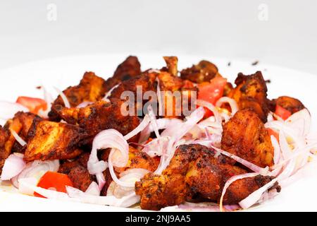 Nahaufnahme Von Kerala Style Chicken Fry In Weißem Hintergrund Stockfoto