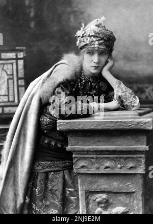 Porträt von Sarah Bernhardt (1844-1923) in "Adrienne Lecouvreur" von Guy Little, 19. Jahrhundert Stockfoto