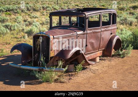 Verlassenes Auto entlang der Route 66 im Petrified Forest National Park, Arizona Stockfoto