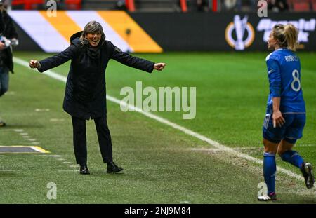 Bristol , ENGLAND . 22 . Februar 2023 feierte Cheftrainer Milena Bertolini aus Italien nach dem Sieg eines freundlichen Frauen-Fußballspiels zwischen den nationalen Fußballmannschaften der Republik Korea und Italiens ( Azzurre ) im dritten und letzten Spiel des Arnold Clark Cup 2023 , Mittwoch , 22 . Februar 2023 in Bristol , ENGLAND . FOTO SPORTPIX | David Catry Stockfoto