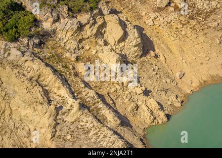 Canelles Reservoir mit sehr wenig Wasser während der Dürre 2022 (La Noguera, Lleida, Katalonien, Spanien) ESP: Embalse de Canelles con muy poca agua Stockfoto