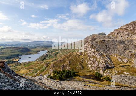 Die Gegend um Cwmorthin war ein geschäftiger Ort in seiner Blütezeit mit den Überresten des Wrysgan Schieferbruchs auf einer Seite des Tals und den Überresten von Cwmorthin thi Stockfoto