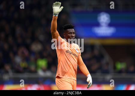 Milano Italien . 22. Februar 2023 2023, Andre Onana vom FC Internazionale Gesten während der UEFA Champions League-Runde des ersten Spiels zwischen dem FC Internazionale und dem FC Porto am 22. Februar 16 im Stadio Giuseppe Meazza in Mailand, Italien . Stockfoto