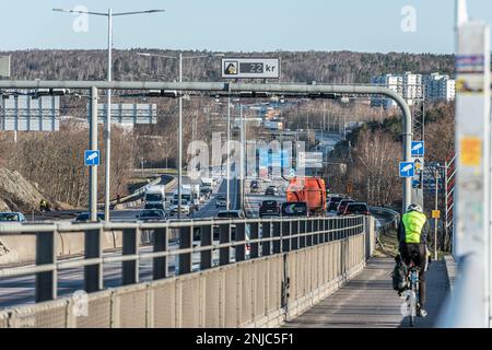 Göteborg, Schweden - April 11 2022: Mautportal auf der Nordseite von Älvsborgsbron Stockfoto