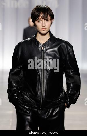 Mailand, Italien. 22. Februar 2023. EISBERG Herbst-Winter 2023-2024 Runway während der Mailänder Fashion Week am 2023. Februar in Mailand; Italien 22/02/2023 Guthaben: dpa/Alamy Live News Stockfoto