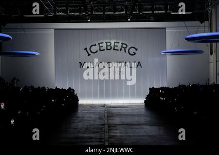 Mailand, Italien. 22. Februar 2023. EISBERG Herbst-Winter 2023-2024 Runway während der Mailänder Fashion Week am 2023. Februar in Mailand; Italien 22/02/2023 Guthaben: dpa/Alamy Live News Stockfoto