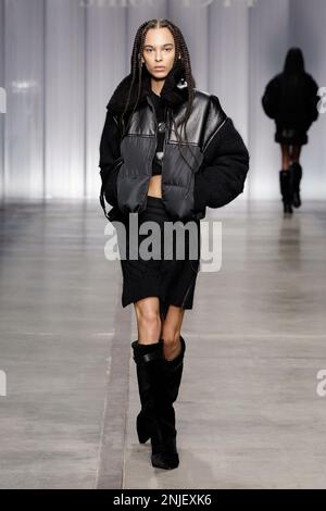 Mailand, Italien. 22. Februar 2023. EISBERG Herbst-Winter 2023-2024 Runway während der Mailänder Fashion Week am 2023. Februar in Mailand; Italien 22/02/2023 Guthaben: dpa/Alamy Live News Stockfoto