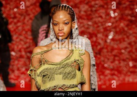 Mailand, Italien. 22. Februar 2023. DIESEL Herbst-Winter 2023-2024 Runway während der Mailänder Fashion Week am 2023. Februar in Mailand; Italien 22/02/2023 Gutschrift: dpa/Alamy Live News Stockfoto