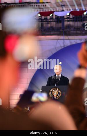 Warschau, Polen. 21. Februar 2023 US-Präsident Joe Biden in den Warsaw Royal Castle Gardens. Die Rede zum Jahrestag der russischen Invasion Stockfoto