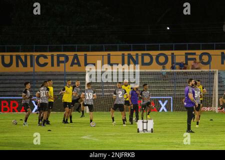 Teresina, Brasilien. 22. Februar 2023. PI - Teresina - 02/22/2023 - COPA DO NORDESTE 2023, FLUMINENSE-PI X CEARA - Ceara beim Aufwärmen vor dem Spiel gegen Fluminense-PI im Lindolfo Monteiro Stadion für die Copa do Nordeste Meisterschaft 2023. Foto: Aldo Carvalho/AGIF/Sipa USA Kredit: SIPA USA/Alamy Live News Stockfoto