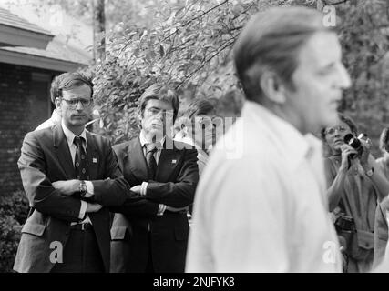 Zum Präsidenten wird Jimmy Carter gewählt, zum Vizepräsidenten wird Walter Mondale mit Beratern gewählt - STUART EIZENSTAT (links) in Carter's Plains, GA. Stockfoto