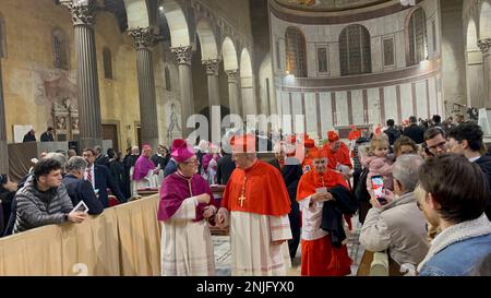 St. Petersdom, 00120 Citta del Vaticano, Vatikanstadt, 22. Februar 2023. Papst Franziskus leitet ein Ash-Wednesday-Publikum und begrüßt die Curia und die internationalen Pilger in St. Petersdom. Kredit: ©Julia Mineeva/EGBN TV News/Alamy Live News Stockfoto