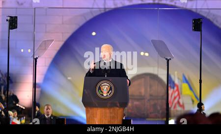 Warschau, Polen. 21. Februar 2023 US-Präsident Joe Biden in den Warsaw Royal Castle Gardens. Die Rede zum Jahrestag der russischen Invasion Stockfoto
