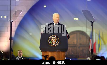 Warschau, Polen. 21. Februar 2023 US-Präsident Joe Biden in den Warsaw Royal Castle Gardens. Die Rede zum Jahrestag der russischen Invasion Stockfoto