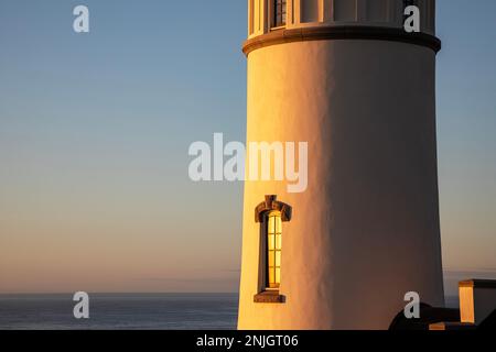 WA23032-00...WASHINGTON - Details des North Point Lighthouse bei Sonnenuntergang mit Blick auf den Pazifik, 2 Meilen nördlich des Eingangs zum Columbia River. Stockfoto