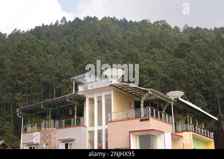 Attraktives Wohnarchitektur-Design-Konzept als Wohnort. (Batu, Indonesien - 06. Juni 2021) Stockfoto