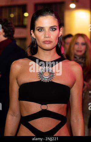 Mailand, Italien. 22. Februar 2023. Sara Sampaio kommt auf der Cavalli Modenschau während der Mailänder Fashion Week Frauenbekleidung Herbst/Winter 2023/2024. Kredit: SOPA Images Limited/Alamy Live News Stockfoto