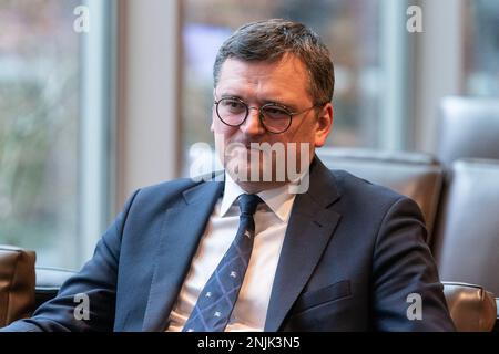 New York, USA. 22. Februar 2023. Außenminister der Ukraine, Dmytro Kuleba, am 22. Februar 2023 am Sitz der Vereinten Nationen in New York gesehen. (Foto: Lev Radin/Sipa USA) Guthaben: SIPA USA/Alamy Live News Stockfoto