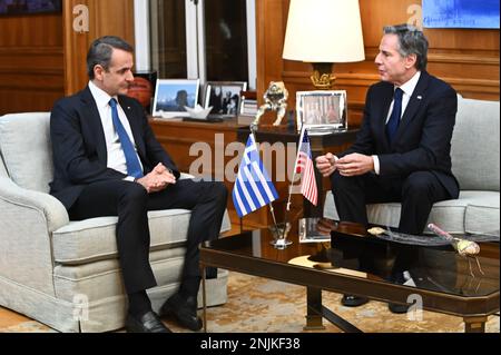 (2/20/2023) Antony Blinken US-Außenminister (rechts) und griechischer Premierminister Kyriakos Mitsotakis (rechts) während ihrer Sitzung. (Foto: Dimitrios Karvountzis/Pacific Press/Sipa USA) Stockfoto