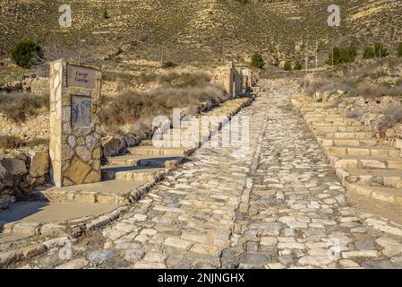 Überreste der Altstadt von Mequinenza, die nach dem Bau des Ribarroja-Reservoirs zerstört wurden (Bajo Cinca, Saragoza, Aragon, Spanien) Stockfoto