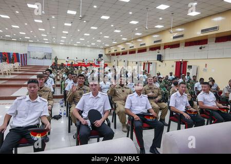 Mehr als 14 Länder treffen sich in Erwartung der Begrüßungszeremonie für das India Youth Exchange Program am 9. August 2022 im National Cadet Corps Auditorium in Neu-Delhi, Indien. (Kalifornisches Kadettenkorps Foto von 1. Zak Lara) Stockfoto