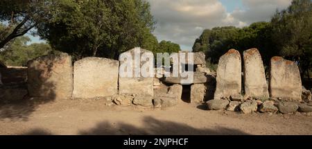 Archäologische Ruinen der Nekropole Riesengrab des Monte S'abe in der Nähe von Olbia, Saedinien, Italien Stockfoto