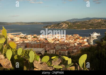 Blick über die Insel La Maddalena und den Archipel des Nationalparks La Maddalena, Sardinien, Italien Stockfoto