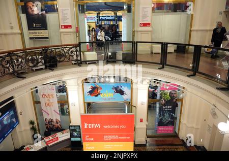 Berlin, Deutschland. 22. Februar 2023. Der Europäische Filmmarkt (EFM) im Martin-Gropius-Bau. Das Internationale Filmfestival 73. findet bis zum 26. Februar 2023 in Berlin statt. Kredit: Soeren Stache/dpa/Alamy Live News Stockfoto