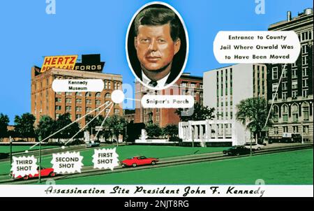 Ein eingescanntes Bild einer Postkarte aus den 60er Jahren von Präsident Kennedys Mordort, auf der drei Schüsse des Attentäters gezeigt werden, wodurch er der „Einzelschuss“-Erklärung seines Todes nicht zustimmt. Diese fotografische Postkarte wurde von John H Curteich entworfen und von A-W-Vertriebspartnern und -Importeuren in den USA verkauft Stockfoto
