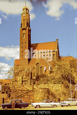 Eine gescannte Postkarte aus den 70er Jahren der Engelbrekt-Kirche (Schwedisch: Engelbrektskyrkan), der Pfarrkirche der Gemeinde Engelbrekt, in Stockholm, Schweden. Die Kirche wurde im nationalen romantischen Stil vom Architekten Lars Israel Wahlman entworfen und 1914 erbaut Stockfoto