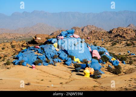 Afrika, Marokko, Provinz Tiznit, die „Blauen Steine“ des belgischen Künstlers Jean Vérame südlich der Stadt Tafraoute Stockfoto