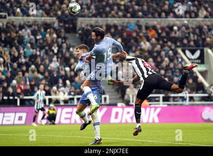 Das Dateifoto von 20-12-2022 von Newcastle United erzielt das erste Tor seiner Seite des Spiels, erzielt von Bournemouth's Adam Smith. Howe machte eine Art Statement, als er Papst, Trippier, Fabian Schar, Bruno Guimaraes und Callum Wilson nach ihren jeweiligen Erträgen aus der Weltmeisterschaft in seinem Startprogramm benannte. Sein Team genoss das Spiel besser, brauchte aber Adam Smiths eigenes Ziel. Ausgabedatum: Donnerstag, 23. Februar 2023. Stockfoto