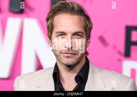 Westwood, Usa. 22. Februar 2023. WESTWOOD, LOS ANGELES, KALIFORNIEN, USA - FEBRUAR 22: Der amerikanische Schauspieler Ryan Hansen trifft am 22. Februar 2023 auf der Los Angeles Premiere der „Party Down“-Saison 3 von STARZ im Regency Bruin Theatre in Westwood, Los Angeles, Kalifornien, USA ein. (Foto: Xavier Collin/Image Press Agency) Kredit: Image Press Agency/Alamy Live News Stockfoto