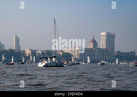 Mumbai ist die Hauptstadt des indischen Bundesstaates Maharashtra und bekannt für seine belebten Straßen und hohen Wolkenkratzer. Stockfoto