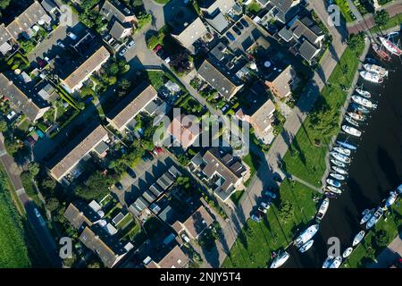 Luchtfoto Van Dorp met Hafen; Luftbild von Dorf mit Dock Stockfoto