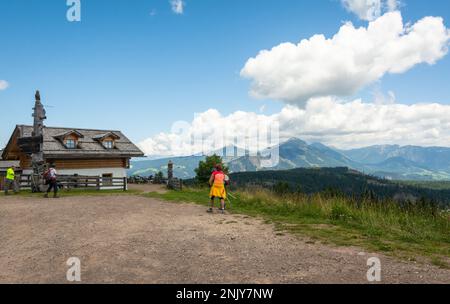 Horn alm im Trudner Horn Nature Park (italienisch: Parco naturale Monte Corno) ist ein Naturschutzgebiet südlich von Bozen in Südtirol, Norditalien Stockfoto