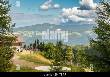 Horn alm im Trudner Horn Nature Park (italienisch: Parco naturale Monte Corno) ist ein Naturschutzgebiet südlich von Bozen in Südtirol, Norditalien Stockfoto