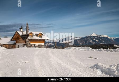 Horn alm im Trudner Horn Nature Park (italienisch: Parco naturale Monte Corno) ist ein Naturschutzgebiet südlich von Bozen in Südtirol, Italien Stockfoto