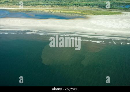 Blick von einem Flugzeug auf die holländische Insel Ameland Stockfoto