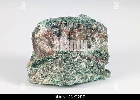 Fuchsite, auch bekannt als Chromglimmer, ist eine Chrom-(Cr)-reiche Sorte des mineralischen Muscovits, die zur Glimmergruppe der Phylosilikatminerale gehört Stockfoto