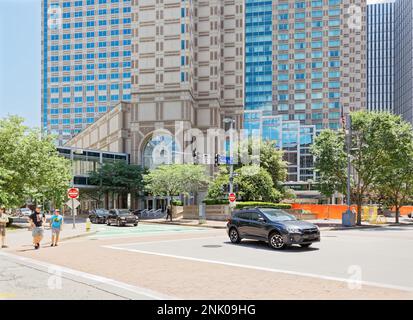 Das Westin Pittsburgh Hotel ist Teil des Liberty Center und mit dem Federated Tower und dem David L. Lawrence Convention Center verbunden. Stockfoto