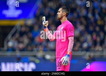 Mailand, Italien. 22. Februar 2023. Torwart Diogo Costa (99) des FC Porto während des Spiels der UEFA Champions League zwischen Inter und FC Porto bei Giuseppe Meazza in Mailand. (Foto: Gonzales Photo/Alamy Live News Stockfoto