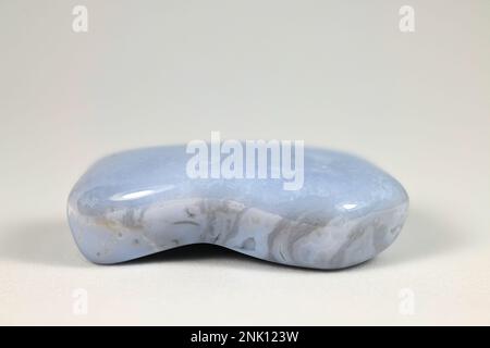 Blaues Spitzen-Achat ist ein umschlossenes mikrokristallines Chalcedony Stockfoto