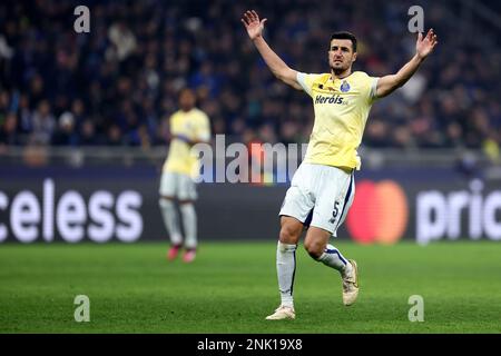 Milano Italien . 22. Februar 2023, Ivan Marcano vom FC Porto Gesten beim UEFA Europa League Gruppe C Spiel zwischen FC Internazionale und FC Porto im Stadio Giuseppe Meazza am 22. Februar 2023 in Mailand, Italien . Stockfoto