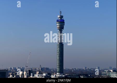 Der BT Tower in London, unbelastet von Wolkenkratzern auf diesem Foto, das aus dem Osten gemacht wurde Stockfoto