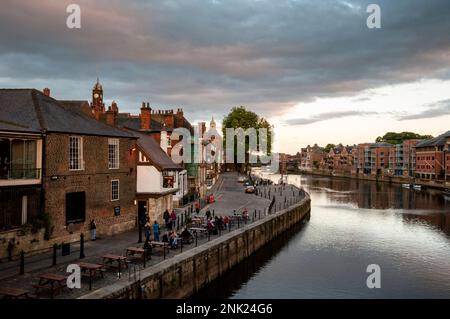 Denkmalgeschützter Pub The Kings Arms Public House am Fluss Ouse in York, England. Stockfoto