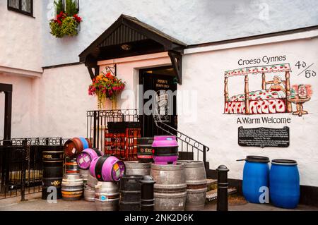 Das 1522 erbaute Black Boy Inn in Caernarfon ist eines der ältesten Gasthäuser in Nordwales. Stockfoto