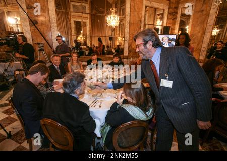 VERKAUF VON WEISSEM TRÜFFEL AUF EINER AUKTION IN PARIS Stockfoto