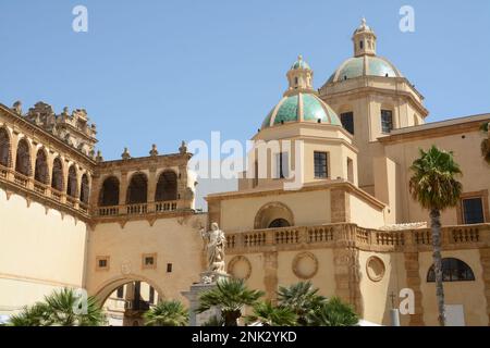 Die Basilika Santissimo Salvatore ist der wichtigste Ort der katholischen Gottesdienste in Mazara del Vallo. Es ist normannischer Herkunft, gefolgt von der Aragonesischen A. Stockfoto