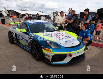 Team Parker Racing 2020, Porsche Cayman Clubsport, in der internationalen Paddock, vor dem Beginn der Masters GT4 Classic Silverstone Challenge Stockfoto